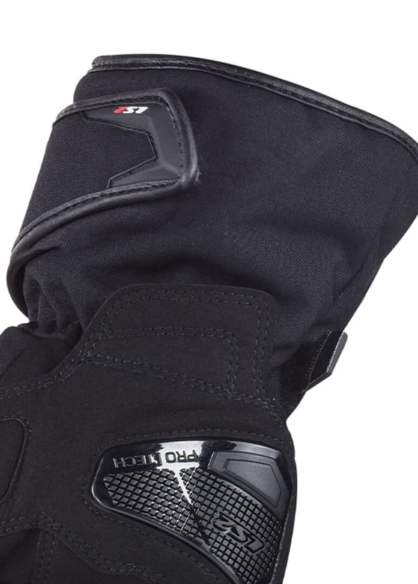 Solapa grande de velcro ajustable en el puño en los guantes LS2 Snow